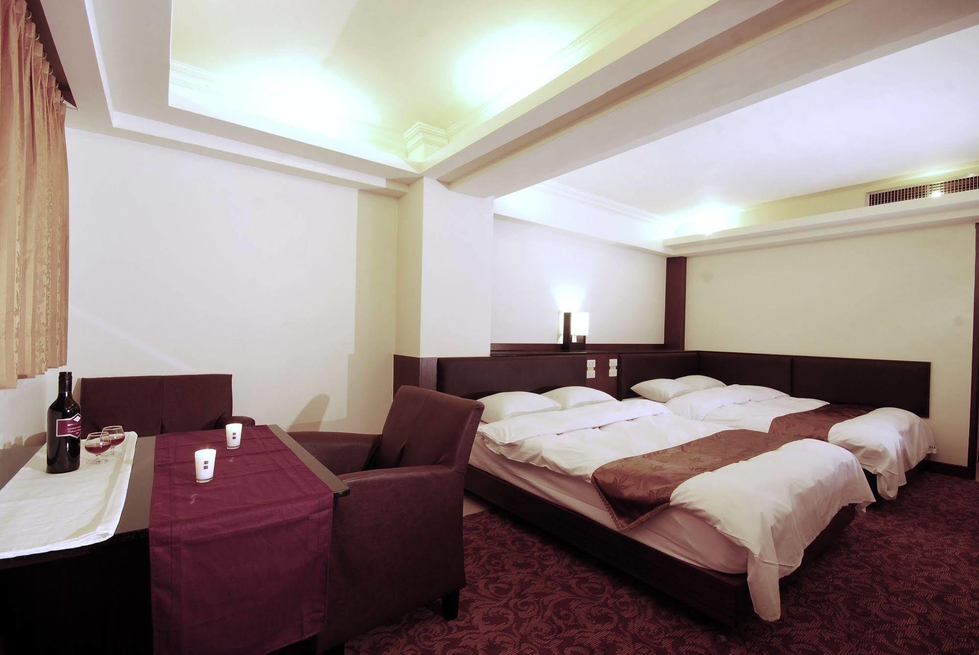 The Enterpriser Hotel Taichung Eksteriør billede