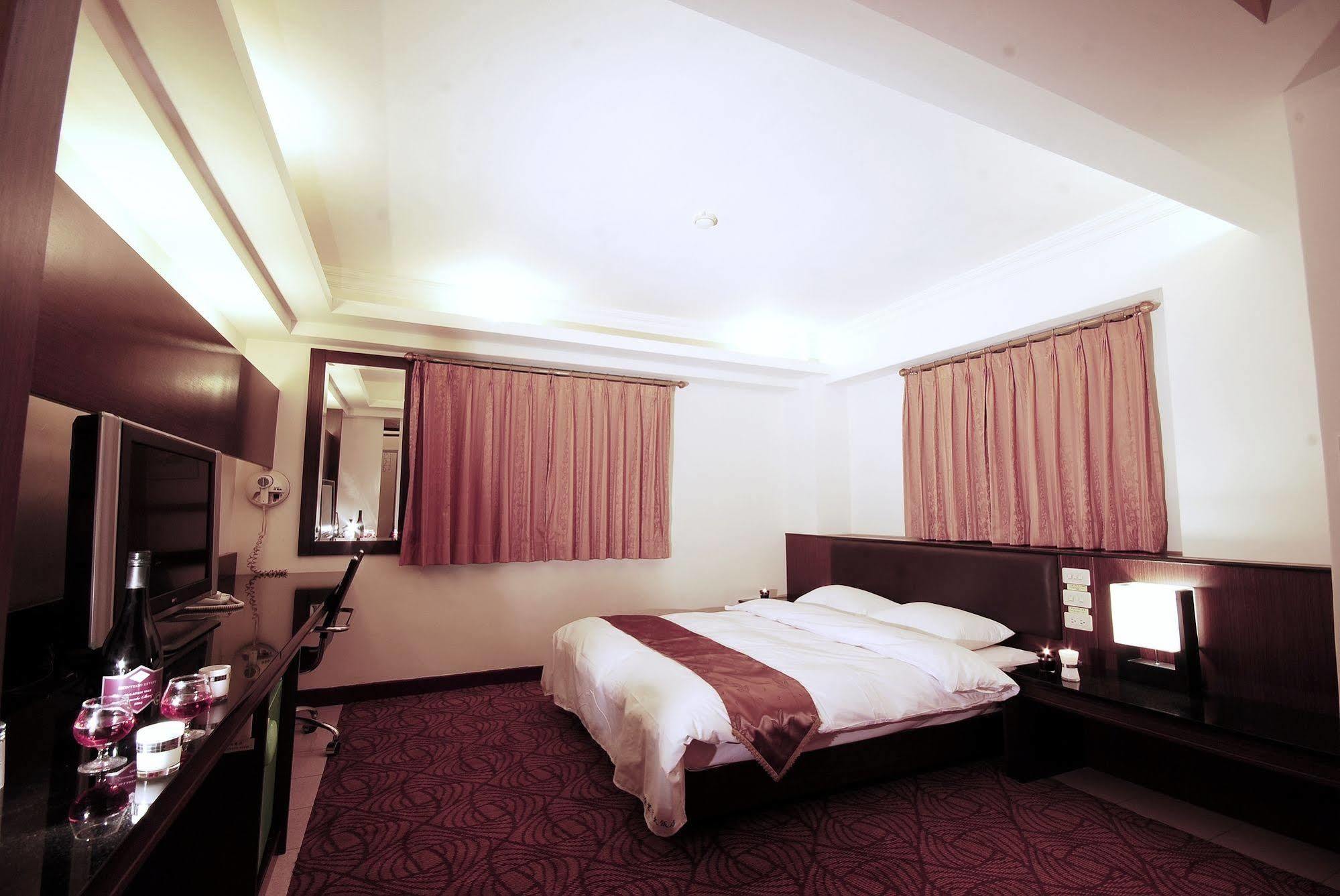 The Enterpriser Hotel Taichung Eksteriør billede